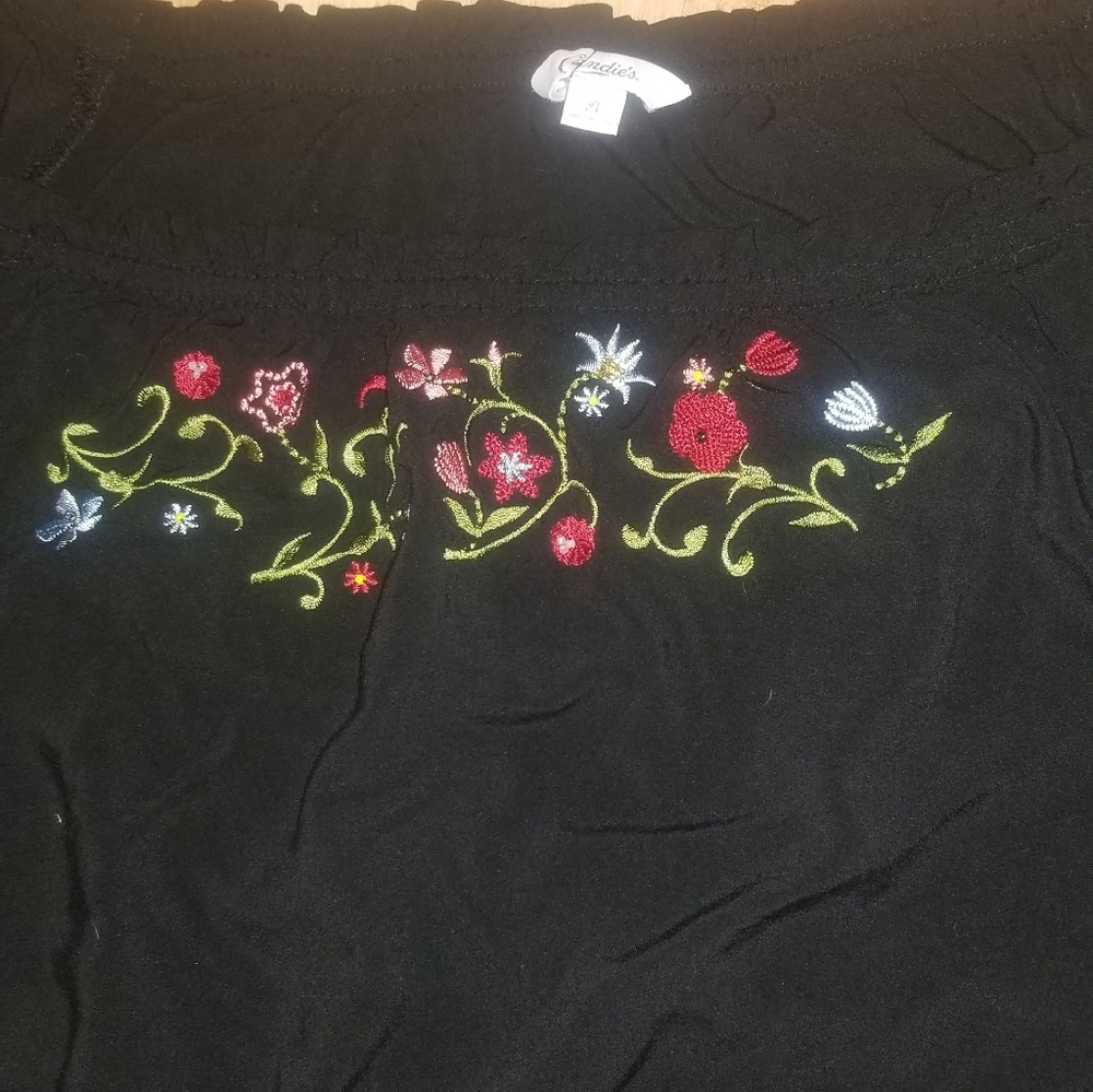 Black flower top